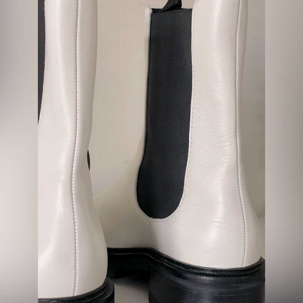 PAIGE Women’s Briana Lug Sole Leather Chelsea White Slip on Ankle Boots Size 8.5 - Picture 8 of 10